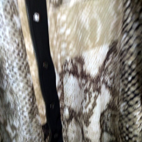 Elie Tahari snake print silk blouse M - Picture 6 of 11